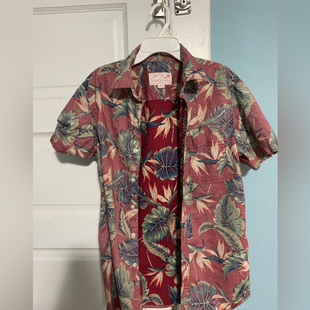 Men’s American Eagle Red Hawaiian Summer Button Down Short Sleeve Shirt